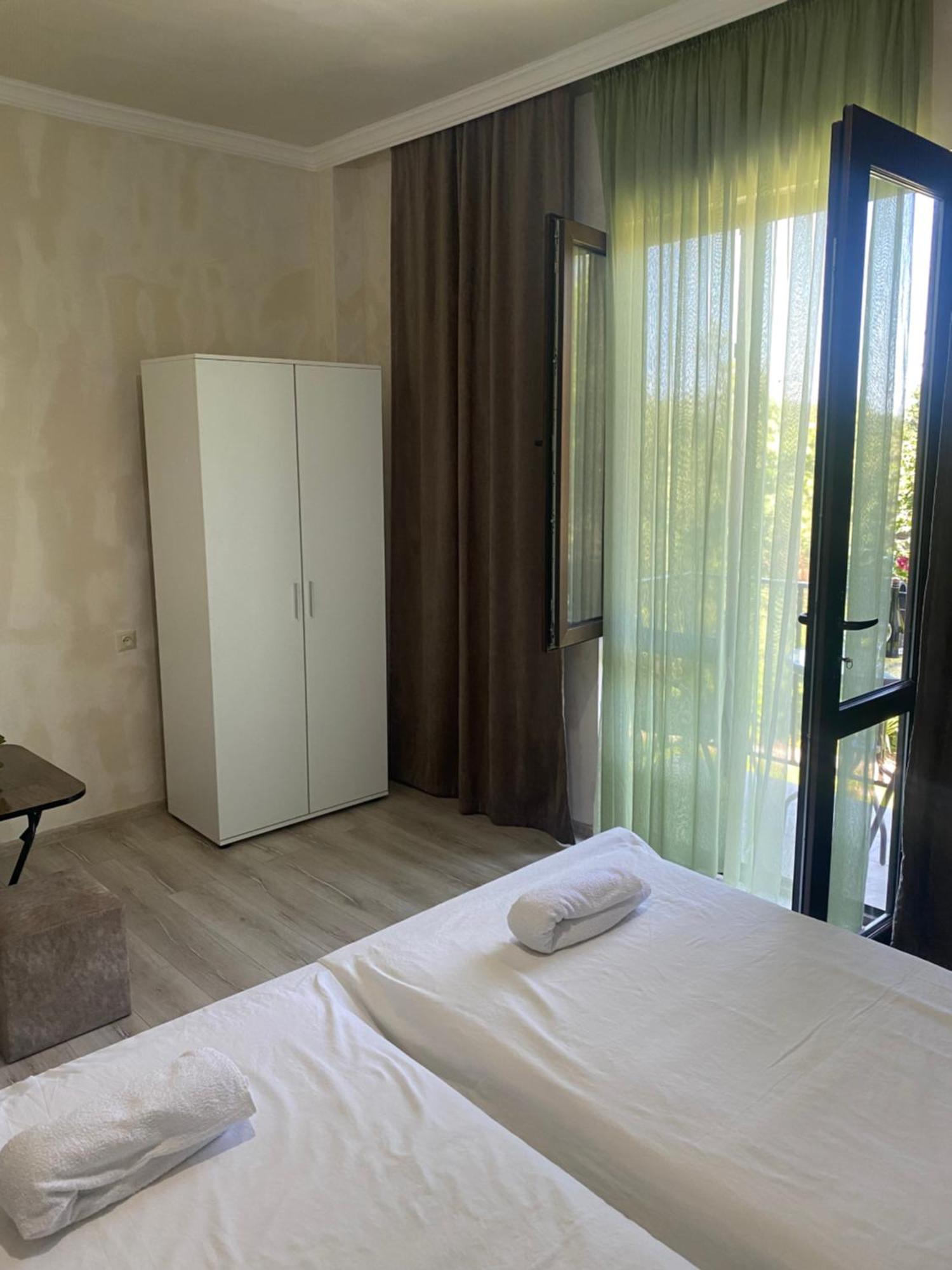 Family Hotel Our House Zichisdsiri Exterior foto